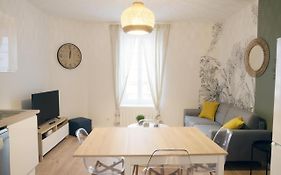 T3 de charme situé en hyper centre avec wifi, linge, draps, savons et serviettes fournis